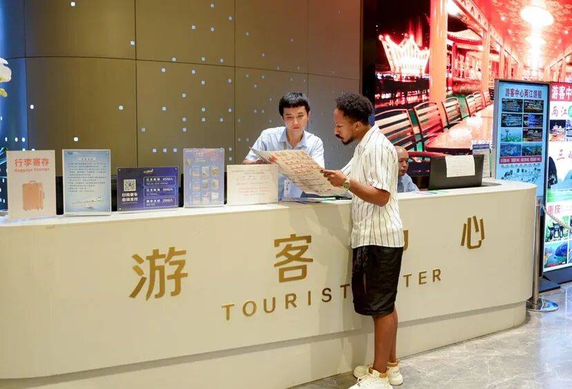 双节”渝中文旅市场“热力十足”！pg电子试玩燃！潮！旺！这个“(图2)