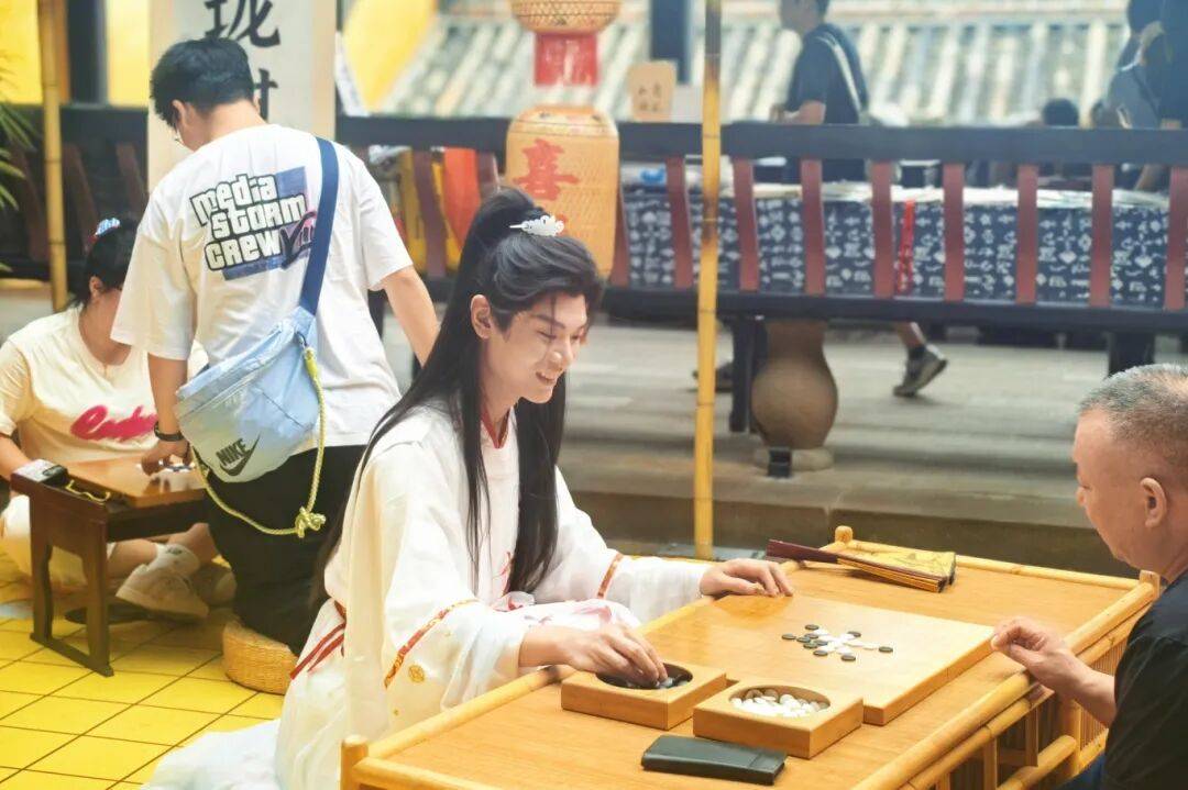 双节”渝中文旅市场“热力十足”！pg电子试玩燃！潮！旺！这个“(图4)