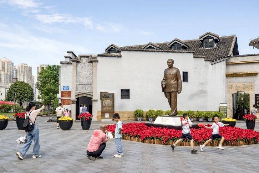 双节”渝中文旅市场“热力十足”！pg电子试玩燃！潮！旺！这个“(图7)